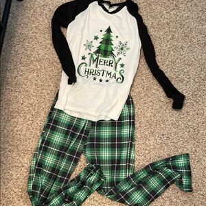 Merry Christmas women’s Pajamas - Black and Green